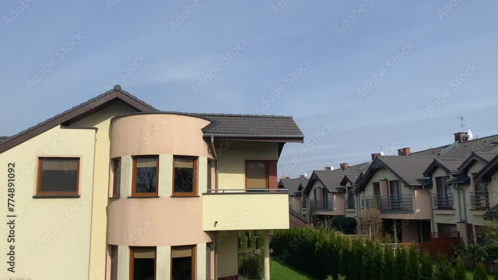 New low-rise residential building for young families includes landscaped yard and pathway. Eco-friendly area with low-energy homes and красивым courtyard New low-rise residential building for young families includes landscaped yard and pathway. Eco-friendly area with low-energy homes and красивым courtyard