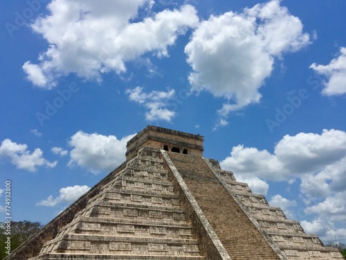 El Castillo, Chichen Itza pyramid photo