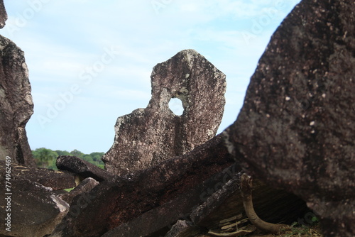 monolitos do sítio arqueológico do solstício, em Calçoene, Amapá © carina furlanetto