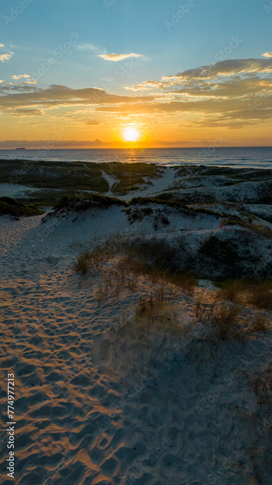 Obraz premium Florianópolis, Campeche beach during sunrise. Brazil.