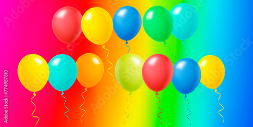 Bunte Luftballons in Regenbogenfarben auf farbigem Hintergrund © by-studio
