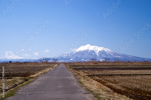 日本、青森、黒石市、残雪の岩木山