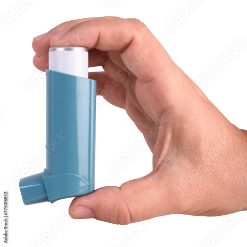Mão segurando um aplicador spray oral , medicamento de inalação usado no controle e prevenção de asma, bronquite crônica e enfisema, fundo transparente