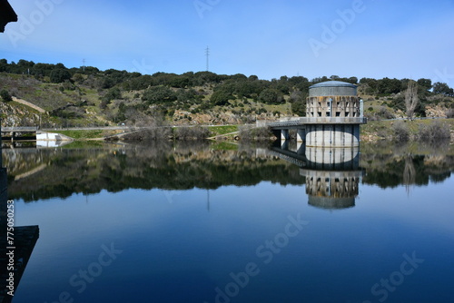 Presa de El VILLAR (Robledillo de la Jara) photo