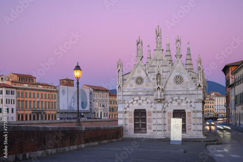 Obraz na płótnie Pisa, Italy: December 6, 2021: View of Santa Maria della Spina a small chapel at the Arno Riverbed w salonie