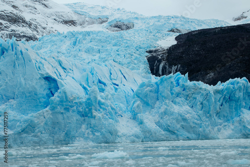 Lagos Congelados y Montañas Imperturbables: La Belleza de la Patagonia