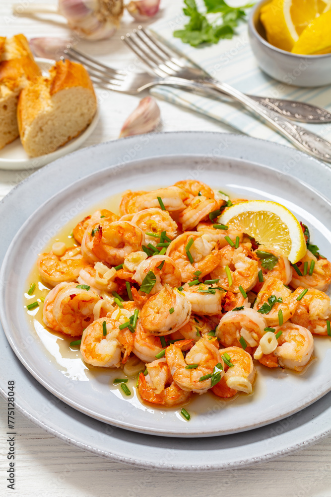 easy spanish garlic shrimp sauteed in olive oil easy spanish garlic shrimp sauteed in olive oil