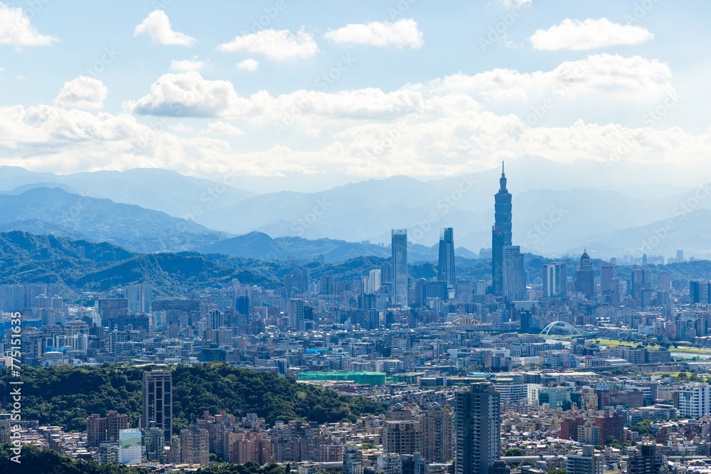 Obraz premium Taipei city skyline with blue sky