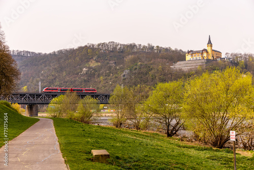Wallpaper Mural Eine wunderschöne Fahrradtour entlang des Elbradweges von Ústí nad Labem nach Dresden durch die Sächsische & Böhmische Schweiz - Deutschland - Tschechien  Torontodigital.ca