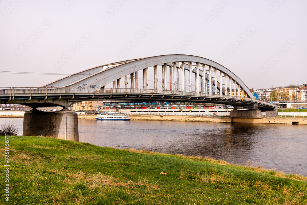 Eine wunderschöne Fahrradtour entlang des Elbradweges von Ústí nad Labem nach Dresden durch die Sächsische & Böhmische Schweiz - Deutschland - Tschechien Eine wunderschöne Fahrradtour entlang des Elbradweges von Ústí nad Labem nach Dresden durch die Sächsische & Böhmische Schweiz - Deutschland - Tschechien