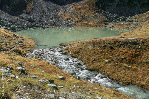 Lacs de la Grande Valloire à l' automne dans le massif de Belledonne ,Lac Blanc ,  Isère , alpes , France