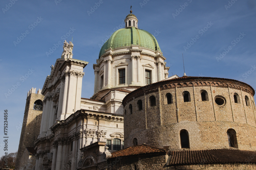 Brescia, Italy: the New Cathedral and the Old Cathedral   (Italian: Cattedrale di S. Maria Assunta e Ss. Pietro e Paolo and Duomo Vecchio)