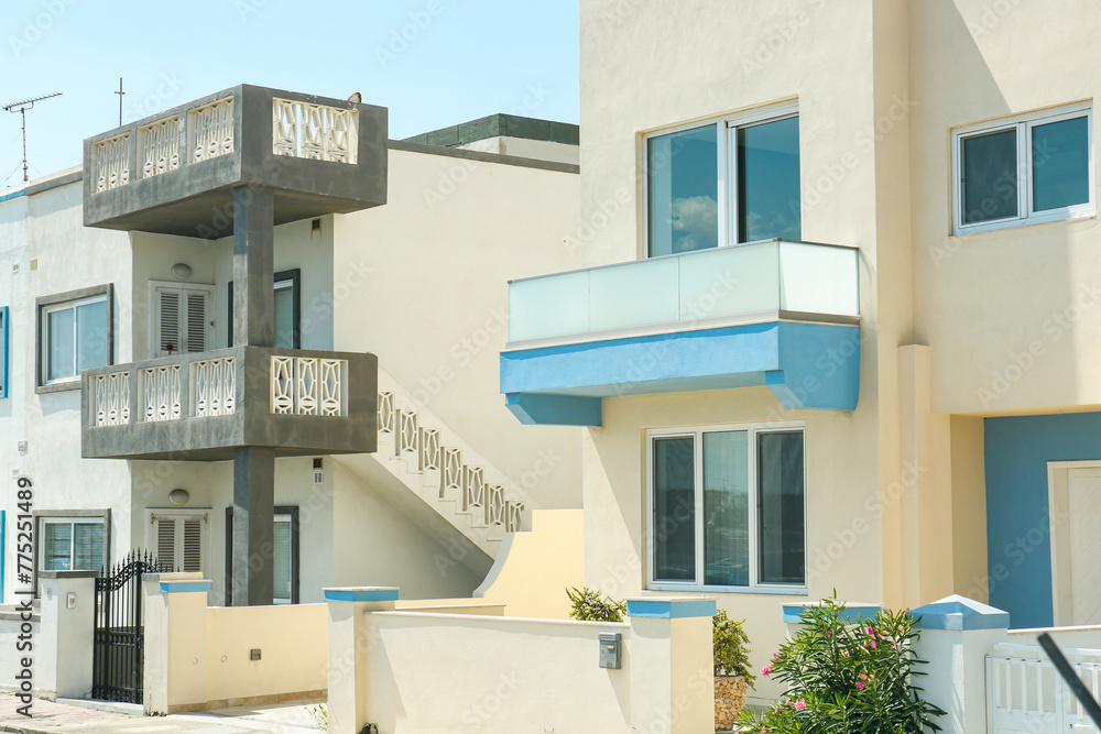 Obraz premium View of modern city cottages on sunny day