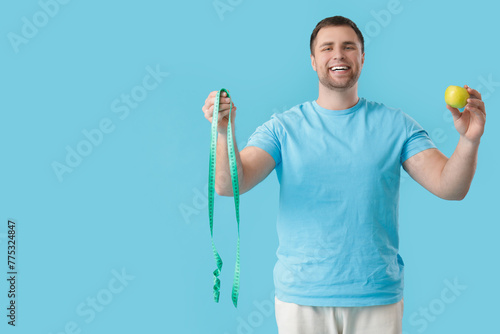 Young man with apple and ta...