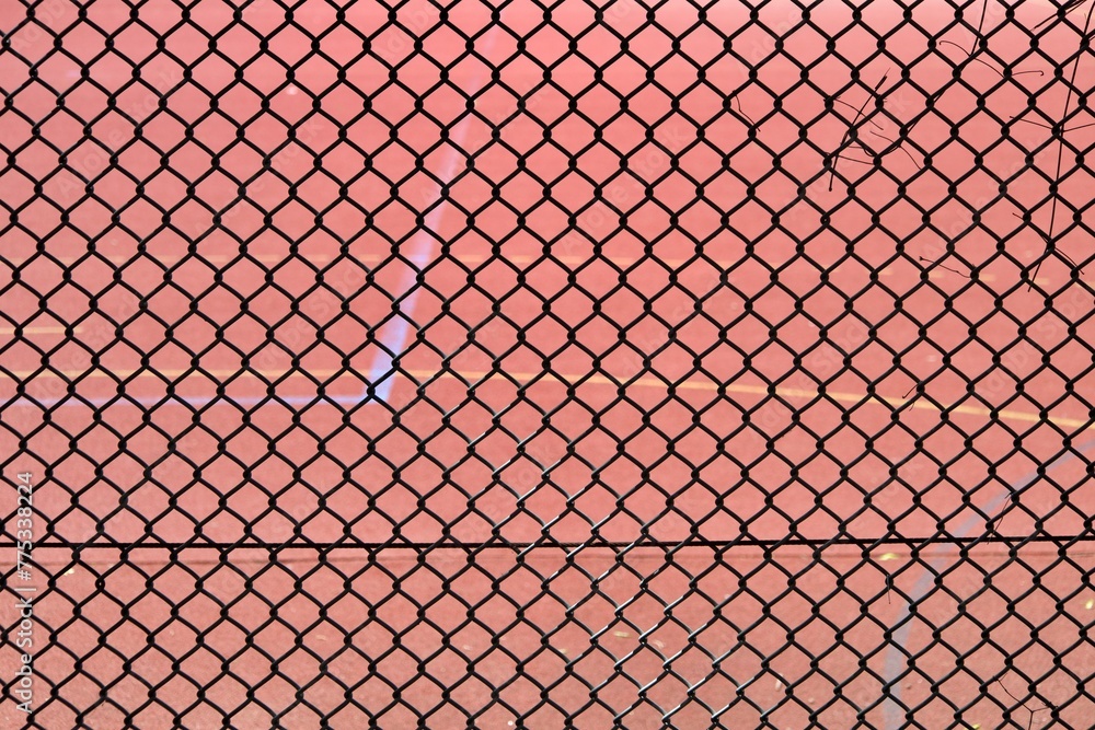 Maschendrahtzaun vor Tenniscourt Maschendrahtzaun vor Tenniscourt
