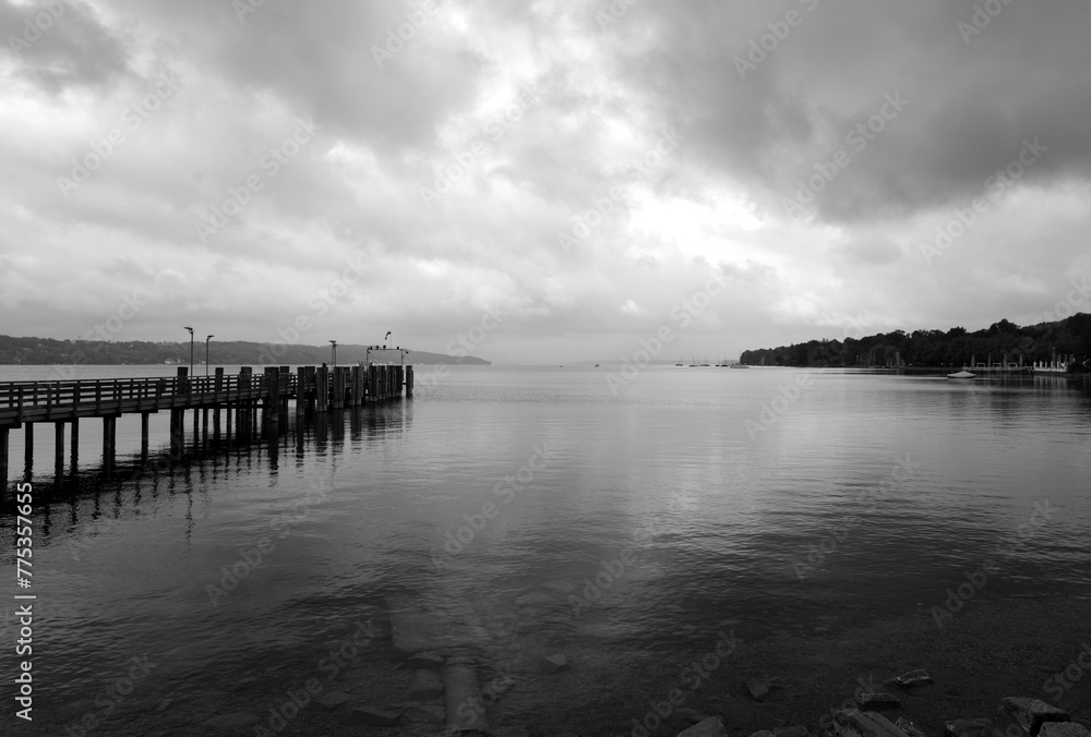 Obraz premium pier on the lake