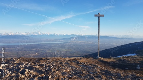 Panorama sur le Léman et le Mont-Blanc depuis le Jura