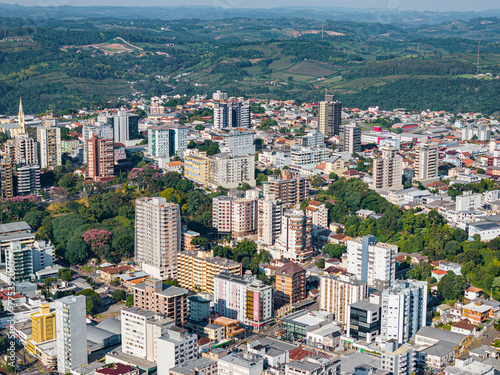 Prédios, comércio e casas na cidade de Bento Gonçalves, Rio Grande do Sul. Também conhecida como Capital Brasileira do Vinho.