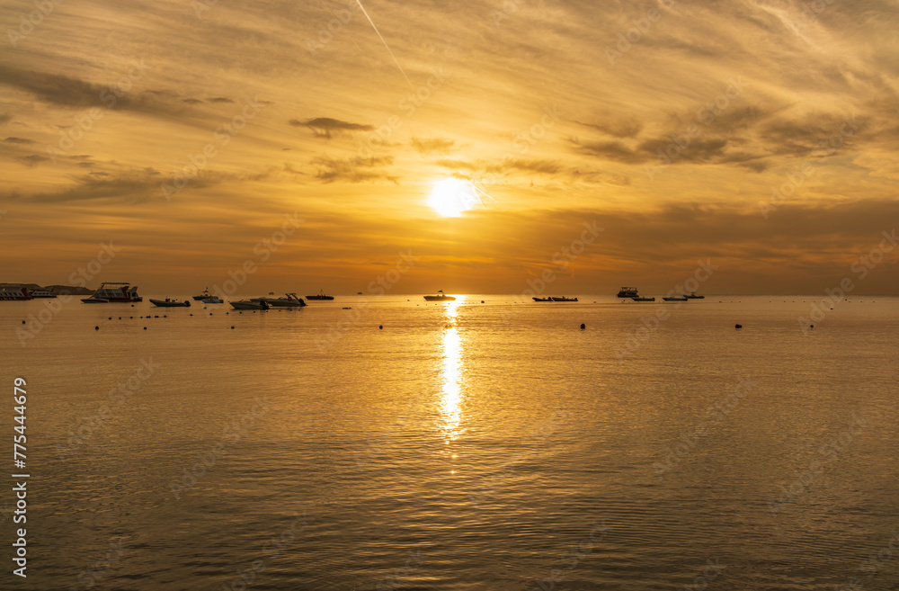 Obraz premium Beautiful red and orange sunrise over the sea.