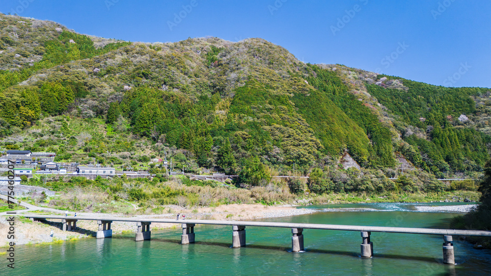 Obraz premium 浅尾沈下橋