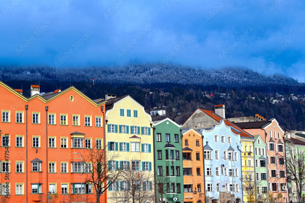 Häuserzeile von Mariahilf in Innsbruck (Tirol, Österreich)