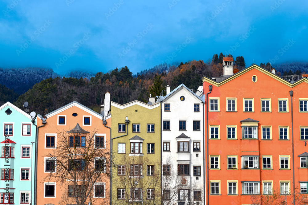 Häuserzeile von Mariahilf in Innsbruck (Tirol, Österreich)