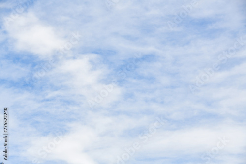 青空と白い雲 コピースペース