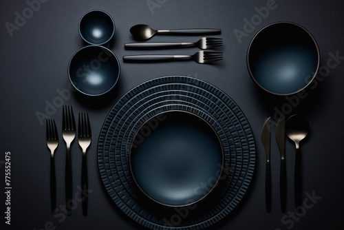 黒で統一されたテーブルウェア