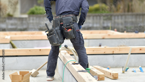 Foto 注文住宅を建てる大工さん