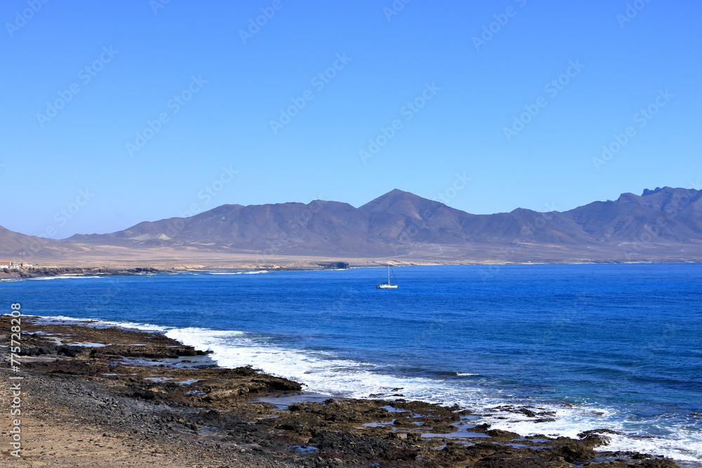 Obraz premium peninsula Jandia at Fuerteventura and the sea near Puerto de la Cruz village at Canary Islands