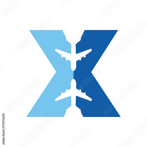 Logo travel. Letra inicial X con silueta de avión en espacio negativo para agencia de viajes