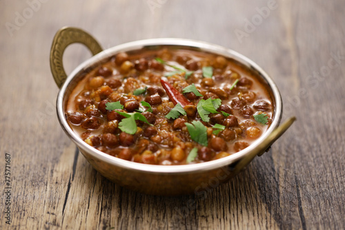 Fotografie Kala chana masala, Indian-style black chickpea curry.