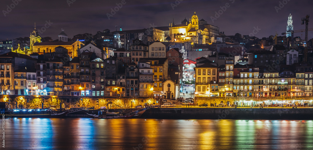 Fototapeta premium Porto city lights seen from Vila Nova de Gaia city, Portugal