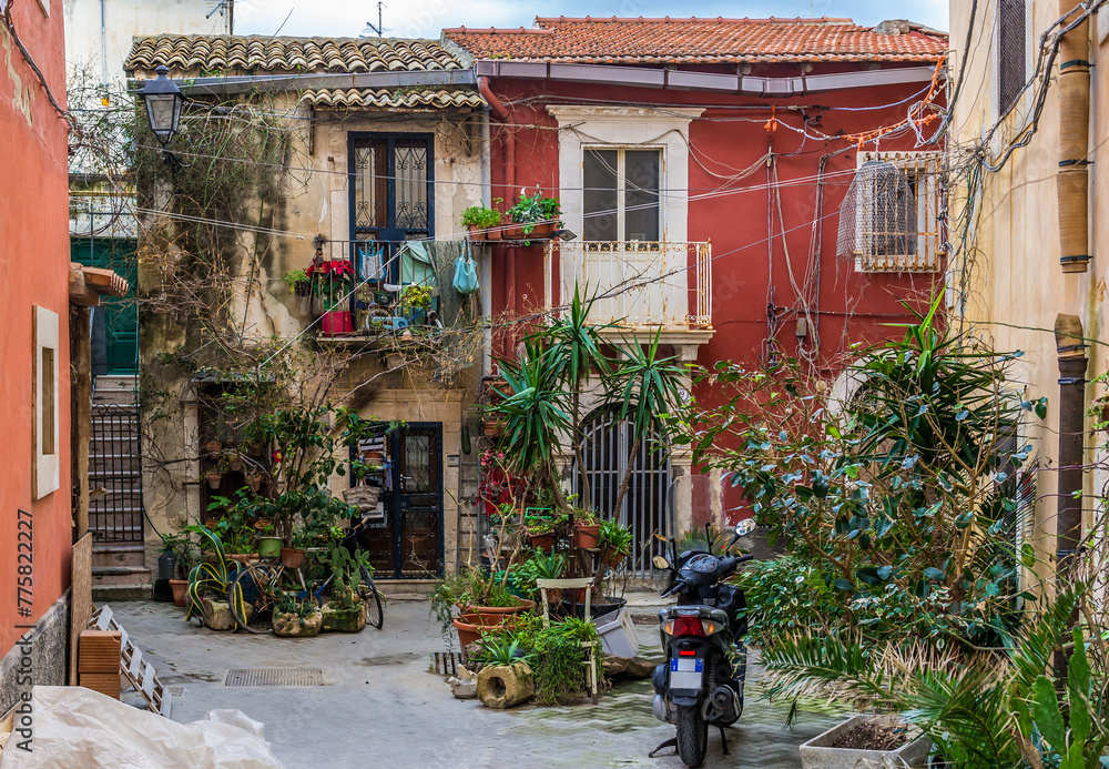 Fototapeta premium Residential buildings on Ortygia island, old part of Syracuse city, Sicily Island, Italy