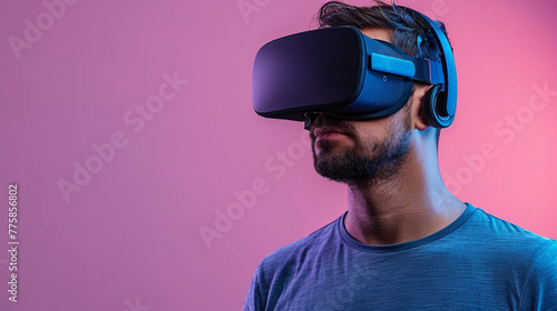 A man wearing a virtual reality headset is looking at a violet background © Meritxell Cid