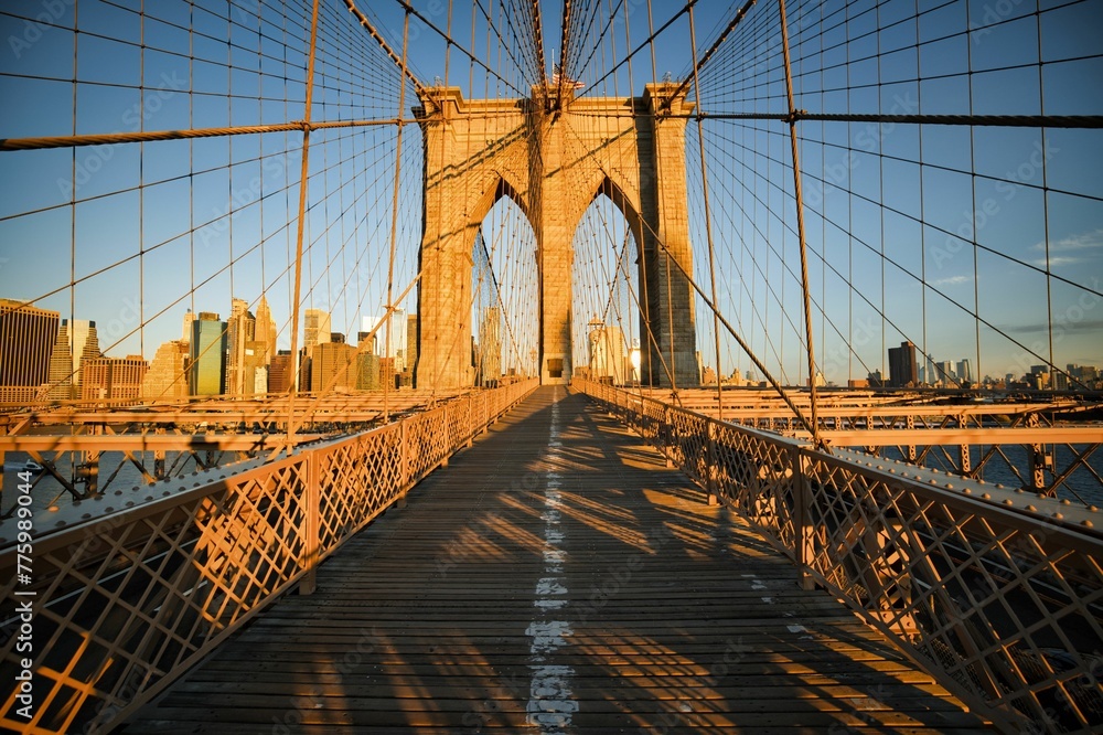 Fototapeta premium Daytime view of the Brooklyn bridge in the early morning with sunshine on it in New York