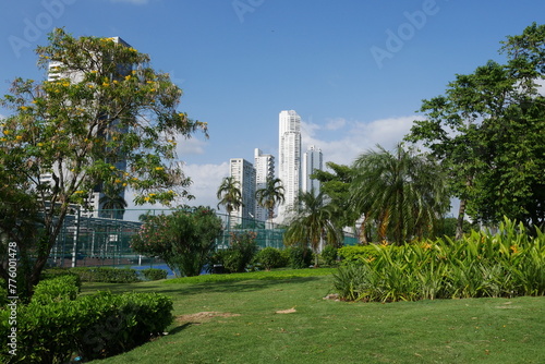 Parkanlage an der Promenade Cinta Costera an der Küste in Panama-Stadt