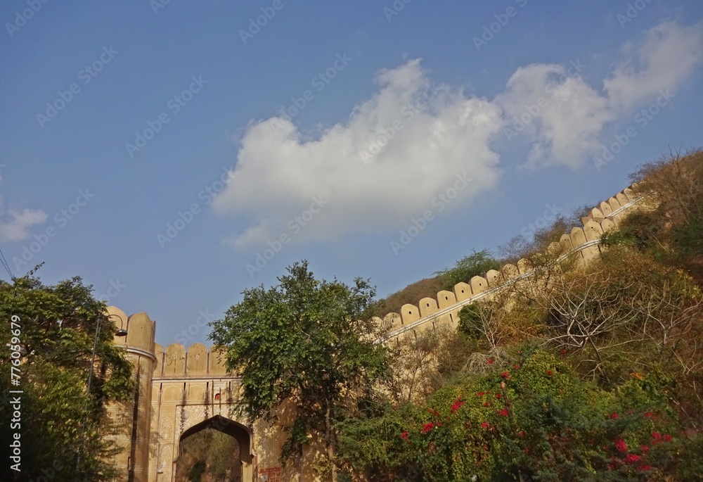 Fototapeta premium fortification wall of Amber fort, Jaipur, Rajasthan, India