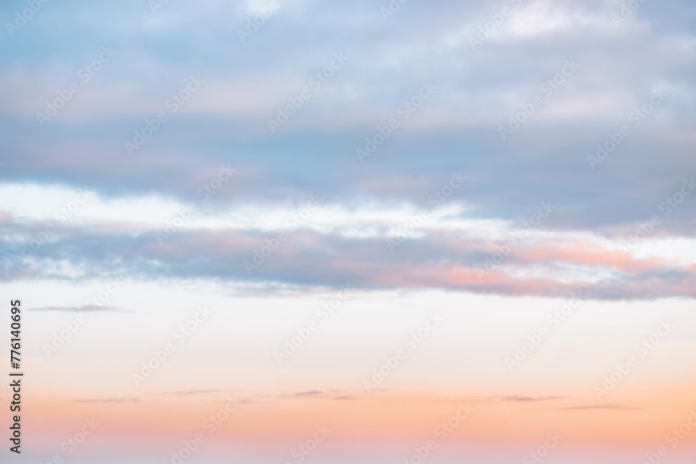 Obraz premium A beautiful sky tinted by the sun leaving vibrant shades of gold, pink, blue and multicolored. Clouds in the twilight evening and morning sky. Cloudy sky background in the evening and during the day.