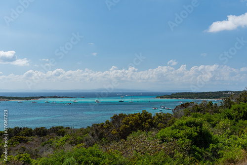 Fototapeta Naklejka Na Ścianę i Meble -  Blick auf das traumhaft türkise Meer im Süden Korsikas, die Bucht von Rondinara