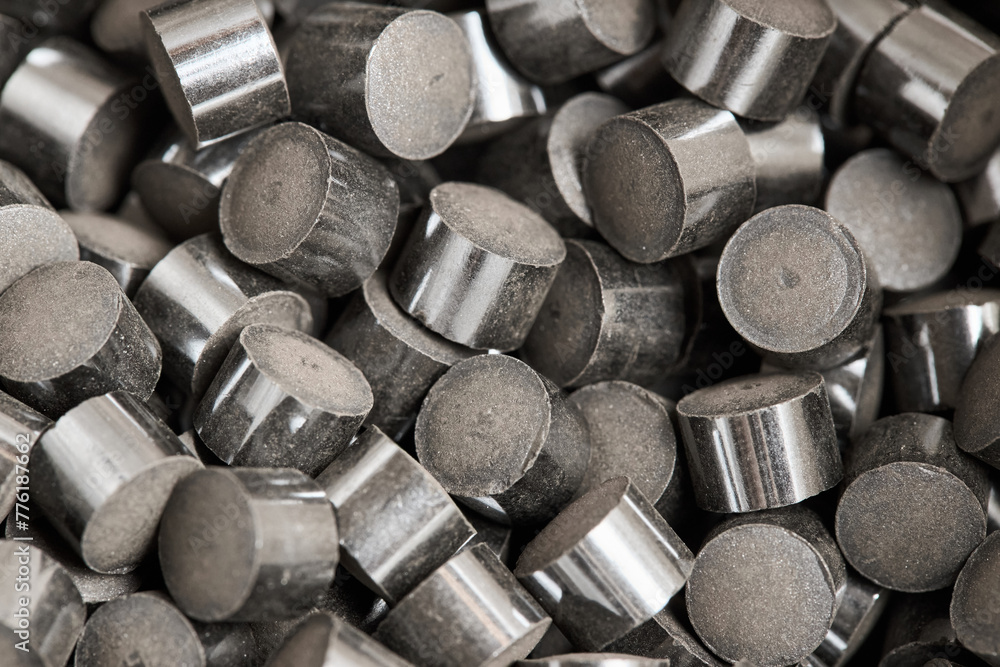 Φωτογραφία Zinc oxide chromium copper catalyst cylinder pellet form shape methanol synthesis industrial petrochemical background, selected focus close up macro shot