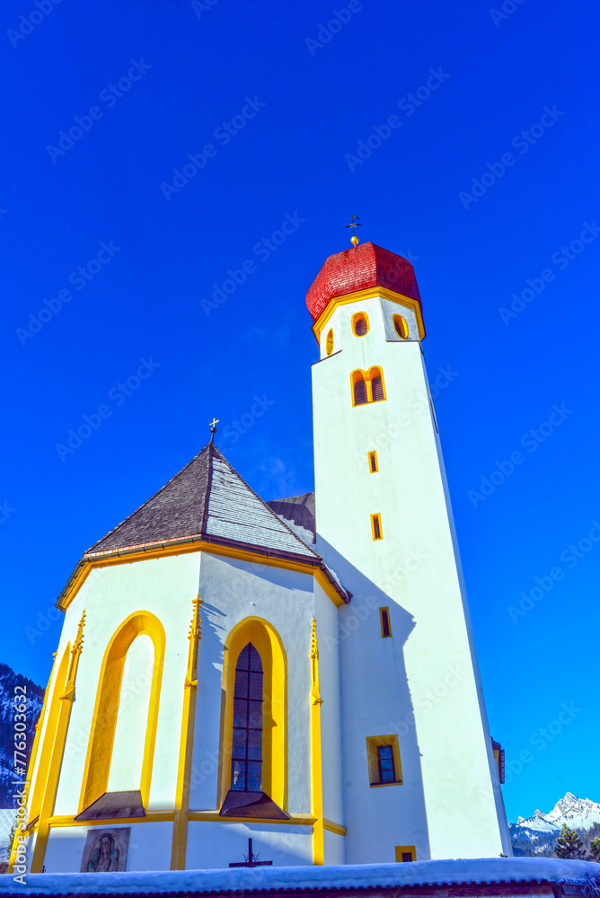 Die Pfarrkirche Heiterwang in der Gemeinde Heiterwang im Bezirk Reutte, Tirol Die Pfarrkirche Heiterwang in der Gemeinde Heiterwang im Bezirk Reutte, Tirol