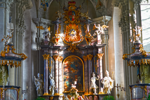Innenansicht der katholischen Pfarrkirche St. Gangolf in Amorbach (Bayern)  photo