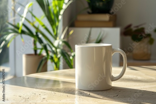 Eine weiße Tasse ohne Aufdruck auf einem Tisch in einer Wohnung  photo