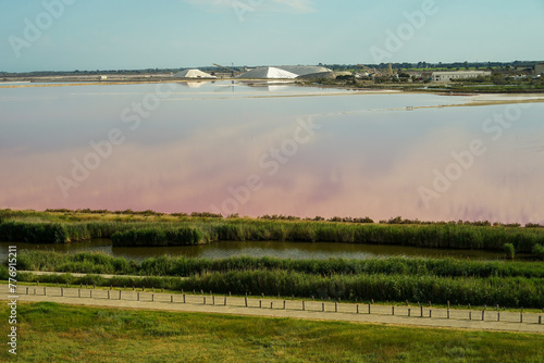 Obraz na płótnie Pink salt lake aerial view (Salinas de Aigues Mortes), Camargue, France w salonie