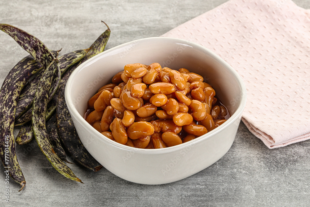 Canned white bean in tomato sauce Canned white bean in tomato sauce
