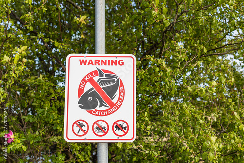 Tablou pe pânză Sign to regulate fishing rules - Warning