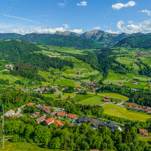 Der Kurort Oberstaufen im westlichen Allg  u im Luftbild 