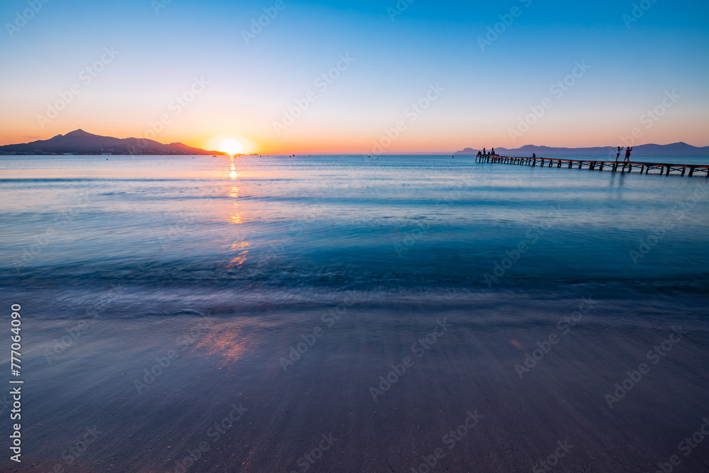 Naklejka premium sunset over the sea