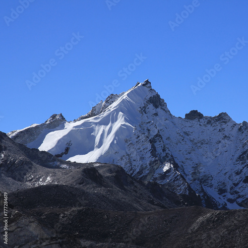 Moraine of the Khumbu Glacier and peak seen from Gorakshep, Nepal. © u.perreten